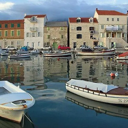Feral * Kaštela